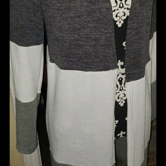 COPY - LONG SLEEVE lightweight CARDIGAN WITH NO BUTTONS OR CLOSURE. - Picture 1 of 4